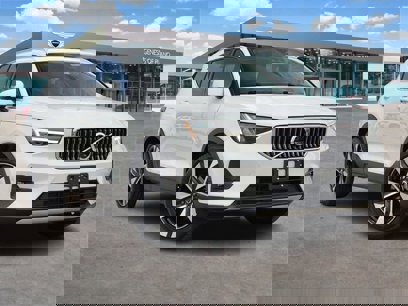 Used 2023 Volvo XC40 B4 Ultimate w/ Protection Package Premier