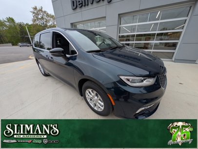 New 2025 Chrysler Pacifica Select