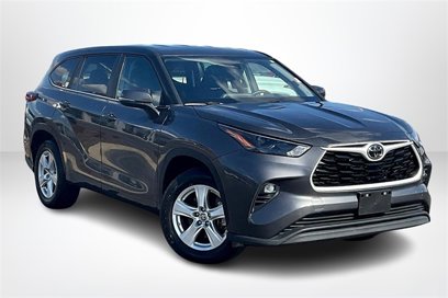 Used 2023 Toyota Highlander LE