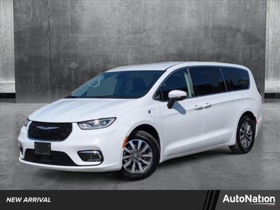 Used 2023 Chrysler Pacifica Touring-L