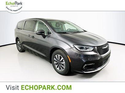 Used 2022 Chrysler Pacifica Touring-L