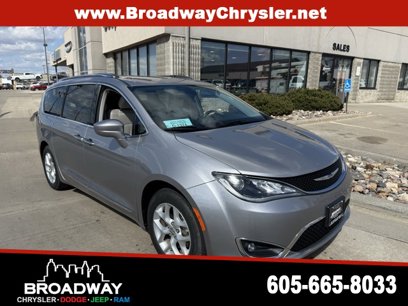 Used 2018 Chrysler Pacifica Touring-L w/ Tire & Wheel Group