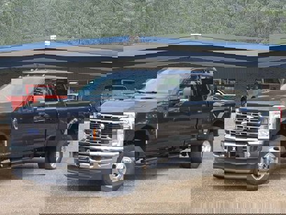 New 2025 Ford F350 4x4 Crew Cab DRW Super Duty