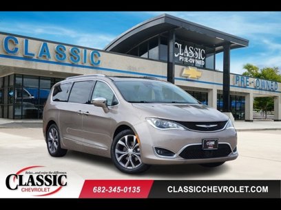 Used 2018 Chrysler Pacifica Limited w/ Tire & Wheel Group