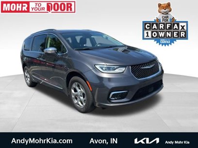 Used 2022 Chrysler Pacifica Limited w/ Uconnect Theater Family Group