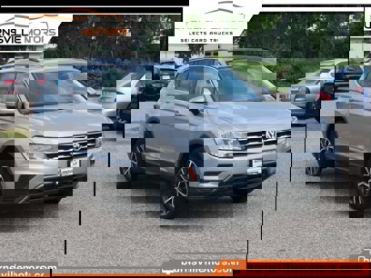 Used 2020 Volkswagen Tiguan SE w/ Panoramic Sunroof Package