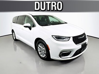 Used 2023 Chrysler Pacifica Touring-L
