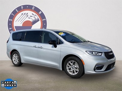 Used 2024 Chrysler Pacifica Touring-L
