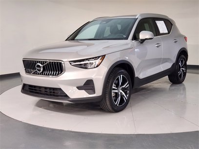 Used 2025 Volvo XC40 B5 Core