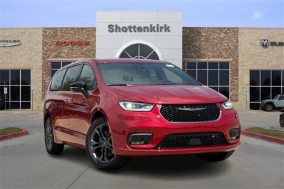 New 2026 Chrysler Pacifica Select