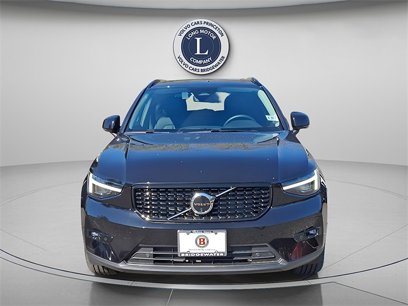 New 2025 Volvo XC40 B5 Plus w/ Climate Package