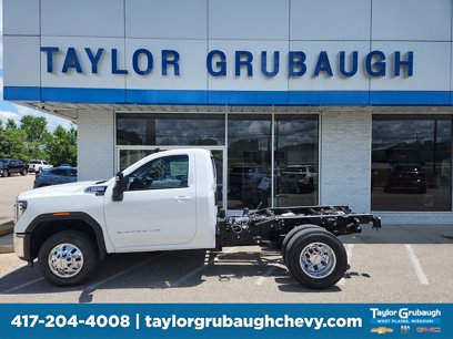 New 2025 GMC Sierra 3500 SLE w/ SLE Convenience Package