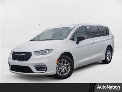 New 2025 Chrysler Pacifica Select w/ Uconnect Theater Family Group