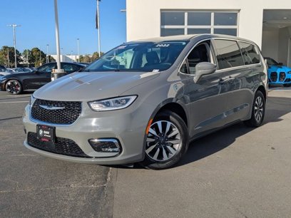 Used 2022 Chrysler Pacifica Touring-L