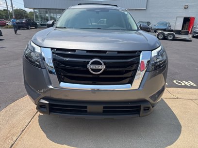 New 2025 Nissan Pathfinder SV w/ SV Premium Package