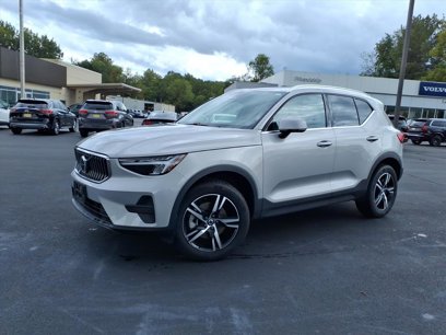 Used 2025 Volvo XC40 B5 Core