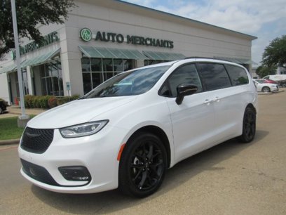 Used 2025 Chrysler Pacifica Limited