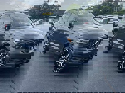 Used 2022 Volvo XC40 T5 R-Design