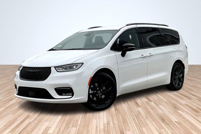 New 2024 Chrysler Pacifica Touring-L w/ S Appearance Package