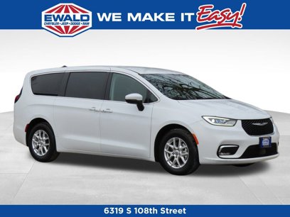 Used 2023 Chrysler Pacifica Touring-L