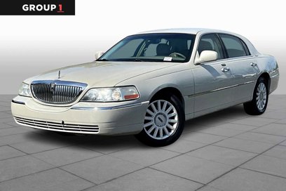 Used 2005 Lincoln Town Car Signature