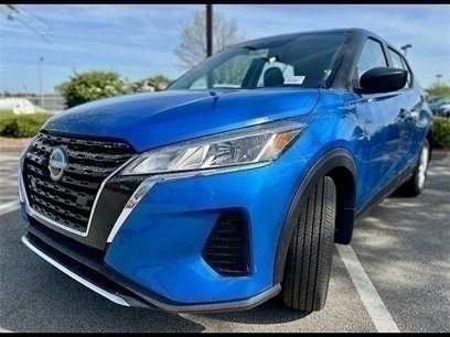New 2025 Nissan Kicks Play S