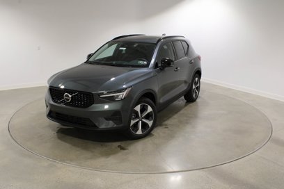 New 2026 Volvo XC40 B5 Core w/ Climate Package