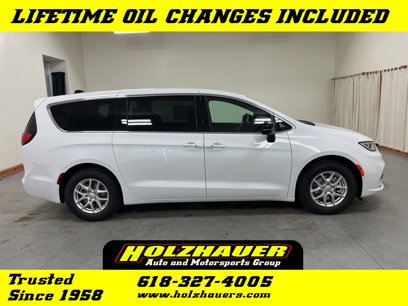 New 2025 Chrysler Pacifica Select