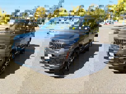 Used 2023 Jeep Grand Cherokee Limited w/ Trailer Tow Prep Group (B)