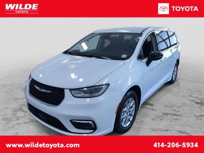 Used 2024 Chrysler Pacifica Touring-L