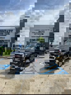 Used 2022 GMC Yukon XL SLT w/ SLT Premium Package
