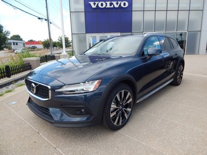 New 2026 Volvo V60 B5 Cross Country Ultra