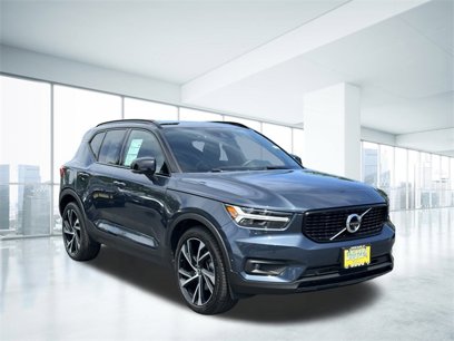 Used 2022 Volvo XC40 T5 R-Design w/ Advanced Package