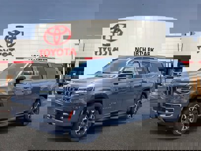 Used 2023 Jeep Wagoneer L Series III w/ Convenience Group I
