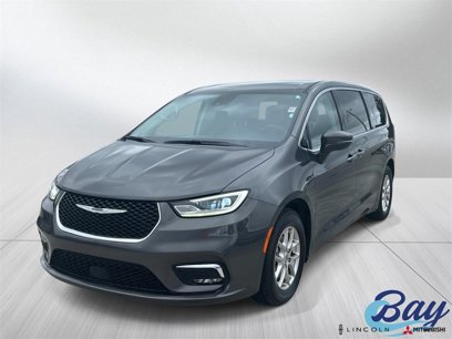 Used 2023 Chrysler Pacifica Touring-L