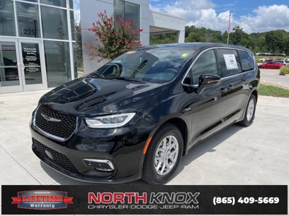 New 2026 Chrysler Pacifica Select