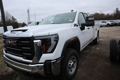 New 2024 GMC Sierra 3500 Pro w/ Convenience Package
