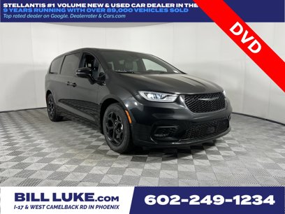 Used 2022 Chrysler Pacifica Limited w/ Uconnect Theater Family Group