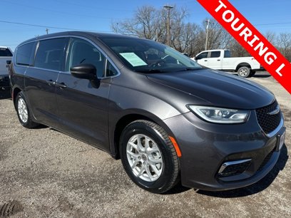 Used 2023 Chrysler Pacifica Touring-L