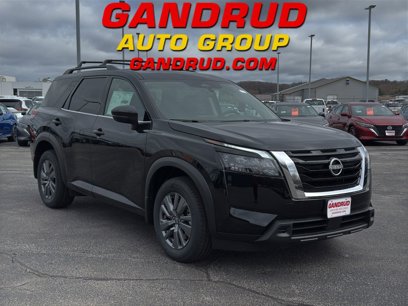 New 2025 Nissan Pathfinder SV w/ SV Premium Package