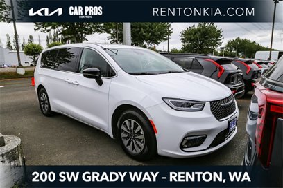 Used 2024 Chrysler Pacifica Select
