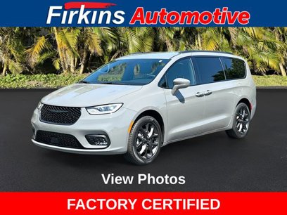 Used 2022 Chrysler Pacifica Touring-L w/ S Appearance Package