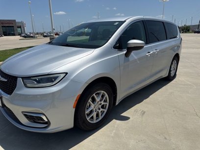 Used 2023 Chrysler Pacifica Touring-L