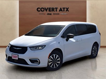 New 2025 Chrysler Pacifica Select