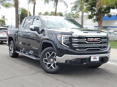 New 2025 GMC Sierra 1500 SLT w/ SLT Premium Package