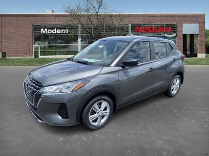 New 2025 Nissan Kicks Play S