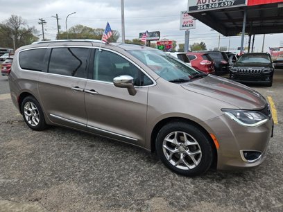 Used 2017 Chrysler Pacifica Limited w/ UConnect Theater Package