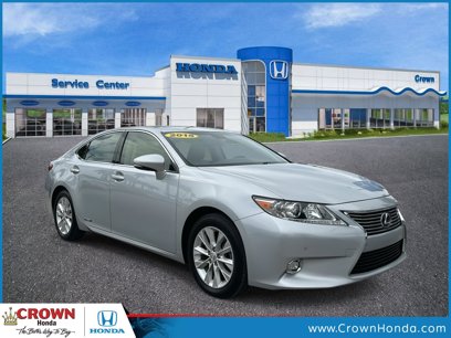 Used 2015 Lexus ES 300h w/ Navigation System Package