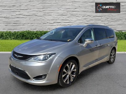 Used 2017 Chrysler Pacifica Limited w/ Advanced Safetytec Group