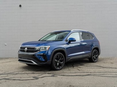 Certified 2022 Volkswagen Taos SE w/ Panoramic Sunroof Package
